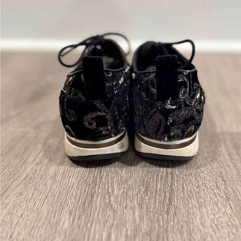 Cafe Noir Chic Black Embroidered Floral Women's Sneakers Size 39/6 - Picture 3 of 9